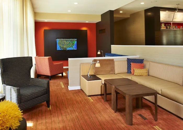 Courtyard Chicago Hotel 3*