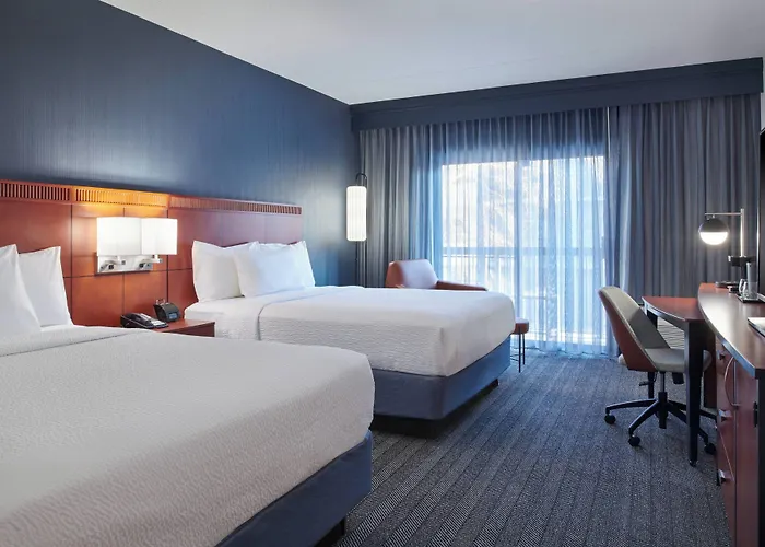 Hotel Courtyard Chicago 3*